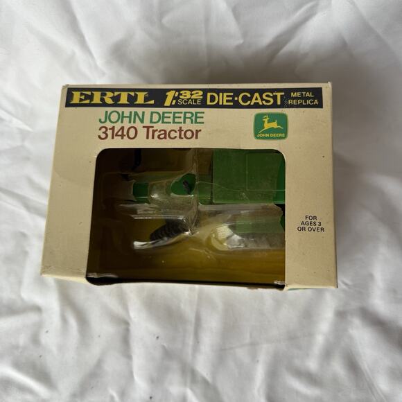 Ertl 1/32 John Deere 3140 Tractor with Cab - Picture 2 of 5